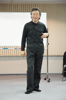 高岡英夫が運動総研で公開指導しているメソッドいずれも徹底した脳トレーニングになっている